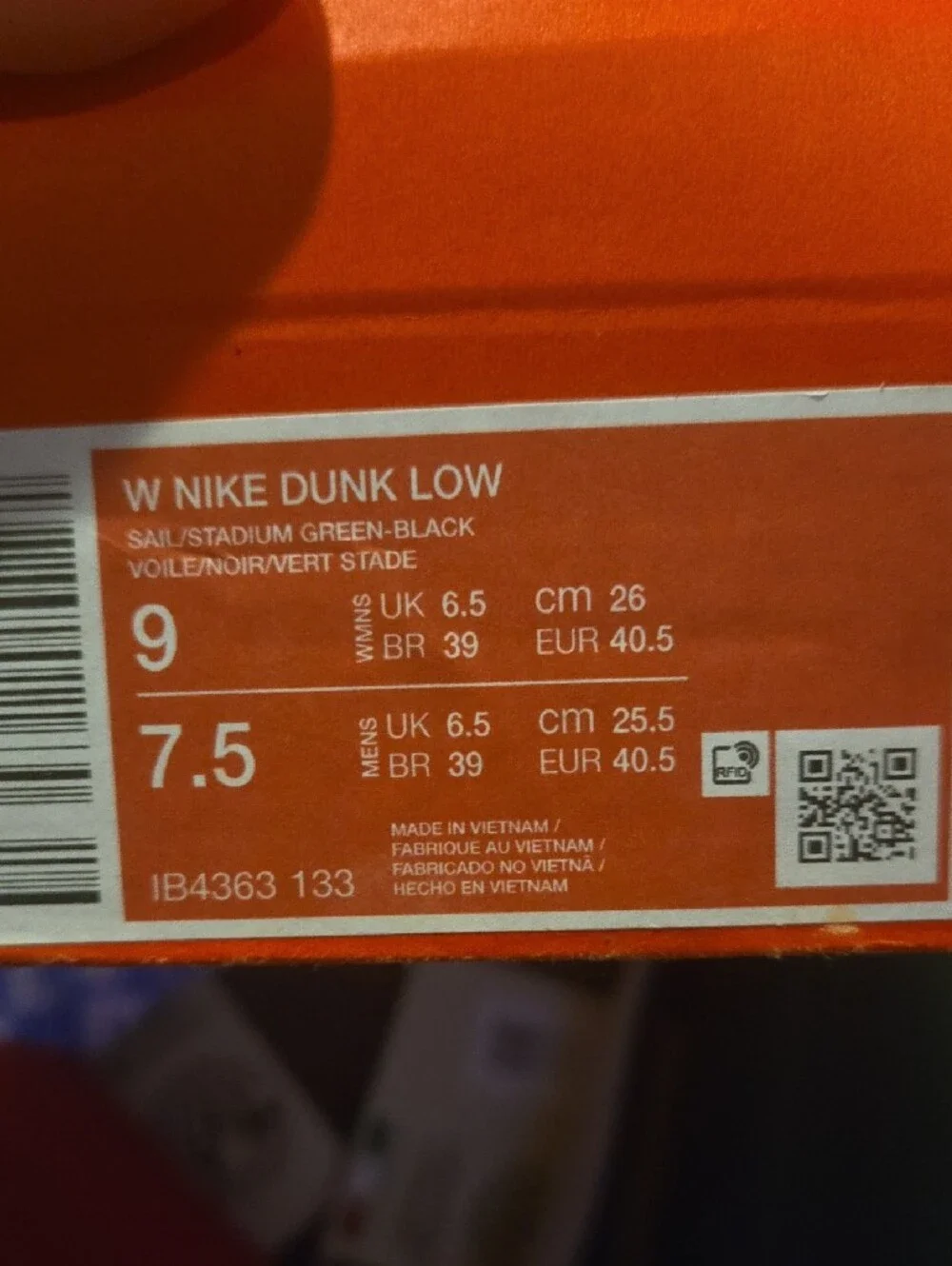 Nike Dunk NEW Low Sail/Stadium Green/Black Womens Size 9 - Picture 9 of 9